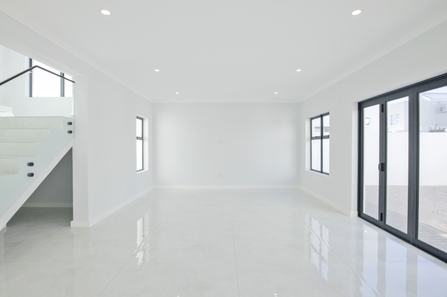 5 Bedroom Property for Sale in Sandown Western Cape